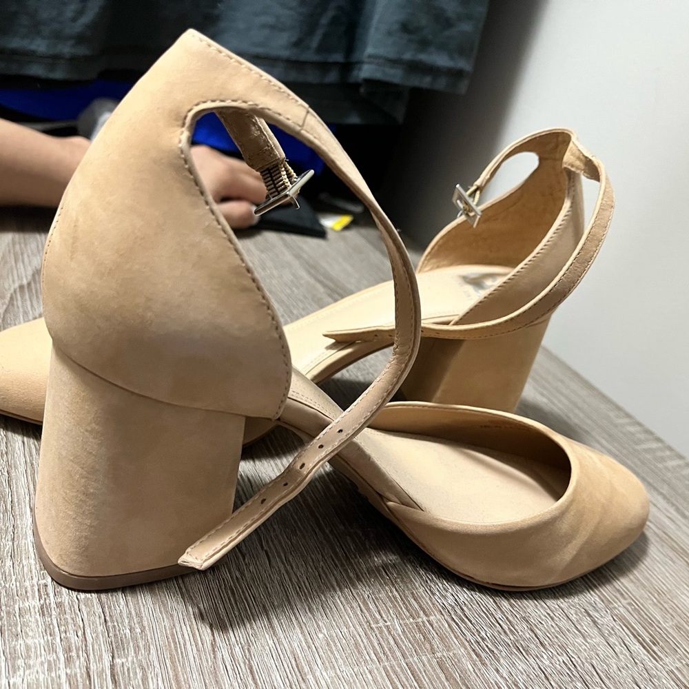 Nude Gianni Bini heels